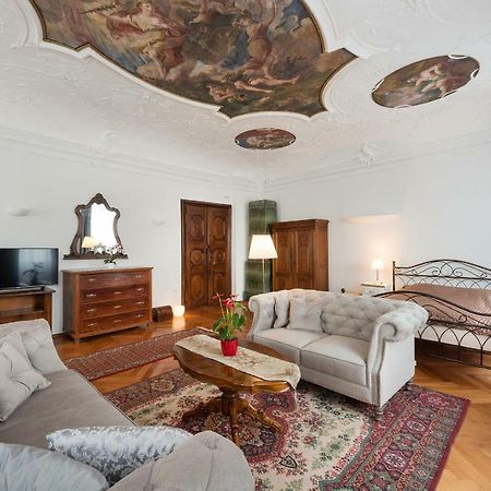 Codelli Deluxe Fresco City Centre App With Balcony ليوبليانا المظهر الخارجي الصورة