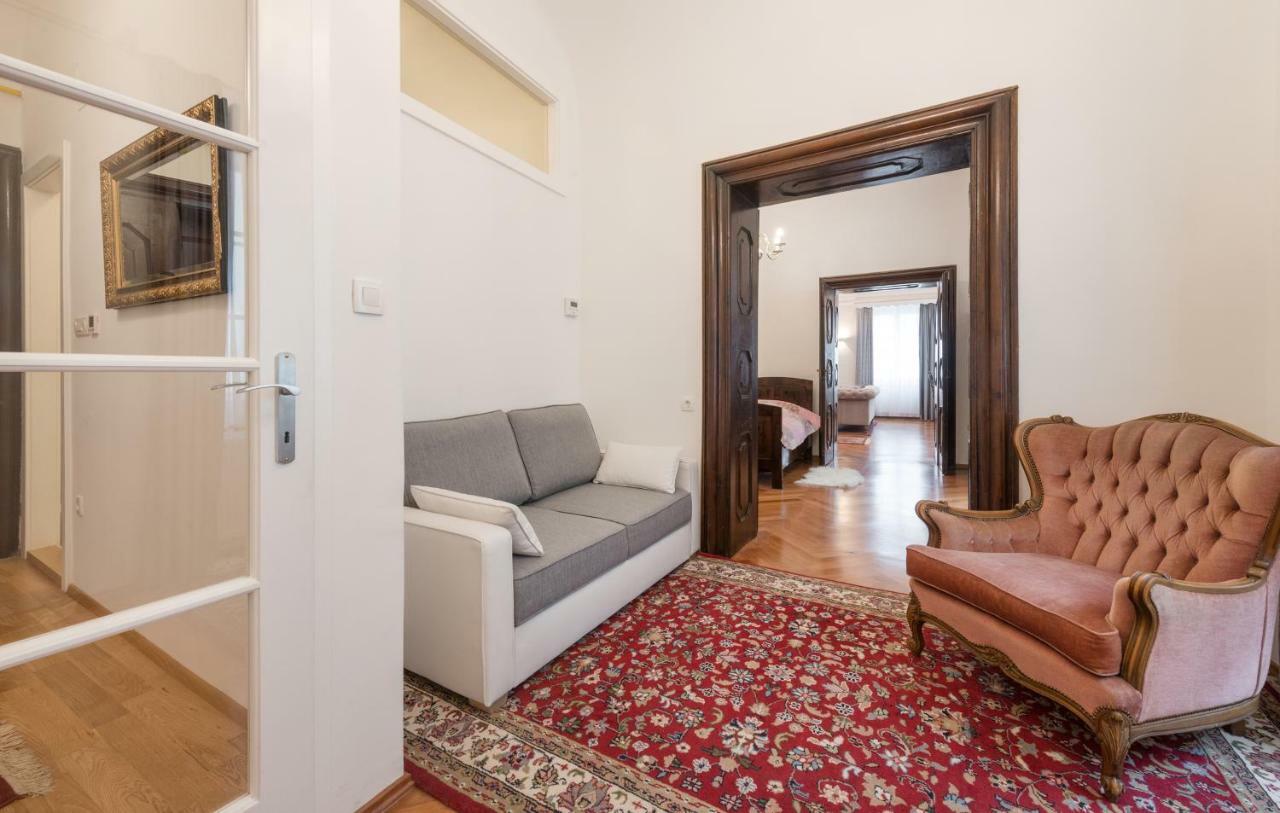 Codelli Deluxe Fresco City Centre App With Balcony ليوبليانا المظهر الخارجي الصورة